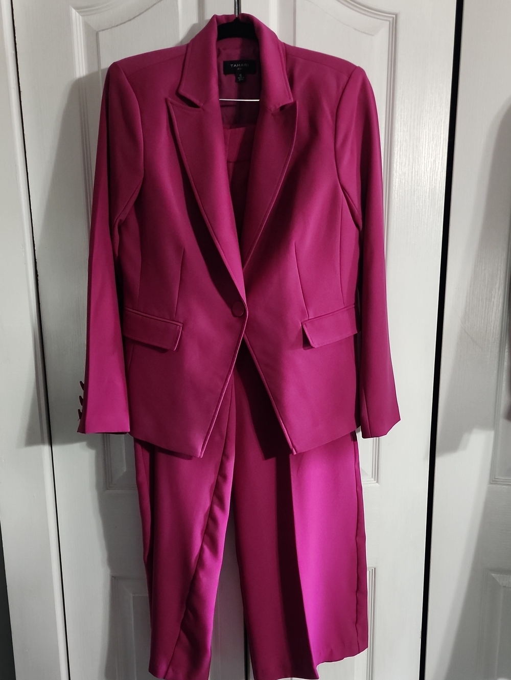 Tahari ASL Women's Bright Fuchsia Blazer and Pants Suit